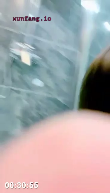 00后小白虎摇身变保时捷车模 剧情截图 3