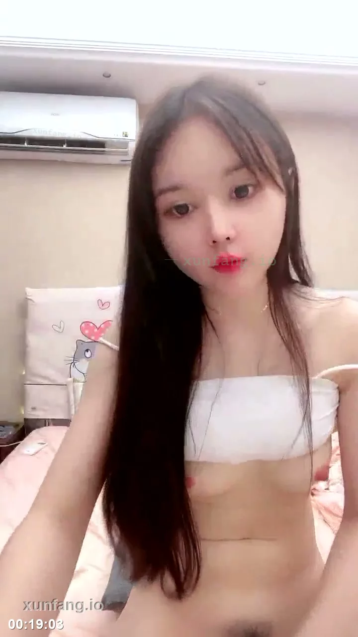 00后清纯学妹深夜自慰特写 剧情截图 1