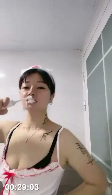婉儿妹妹被小海棠按在床上猛干 剧情截图 2