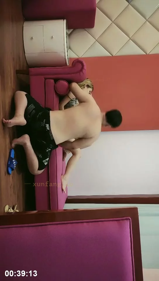 一线天小馒头嫩穴被猛干到喷水 剧情截图 6