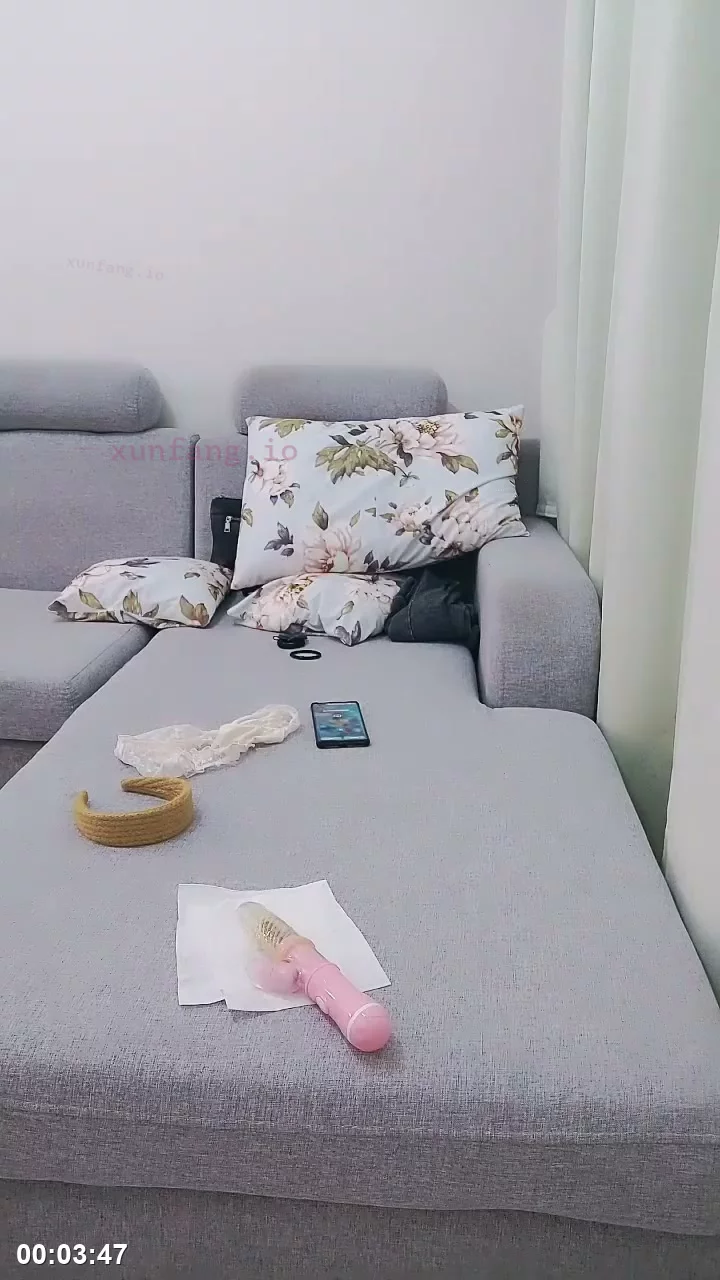 邻家小酥妹深夜勾引 剧情截图 1