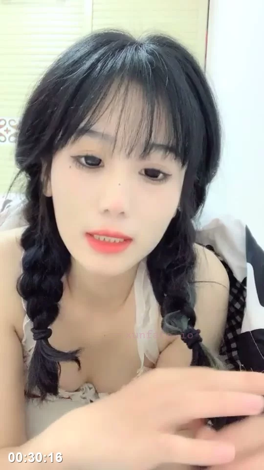 万万姐姐浴室湿身挑逗 剧情截图 1