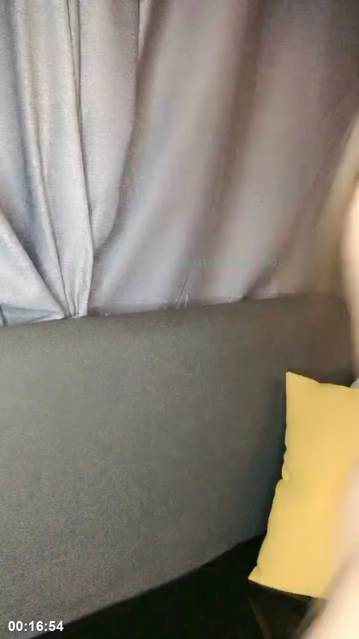 极品瑜伽女神当众脱光裸练 剧情截图 3