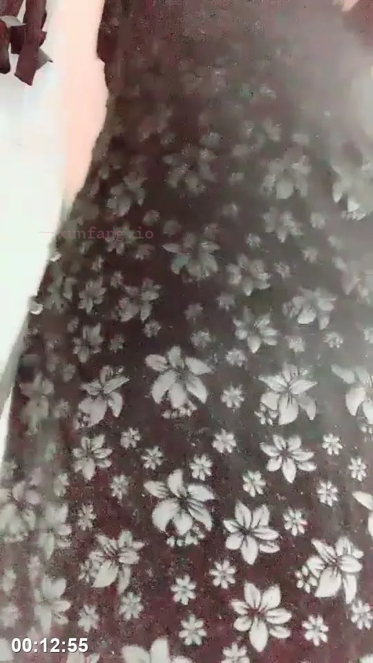 邻家女孩偷偷自慰被我撞见 剧情截图 3