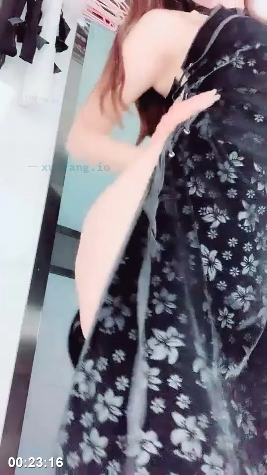 邻家女孩偷偷自慰被我撞见 剧情截图 5