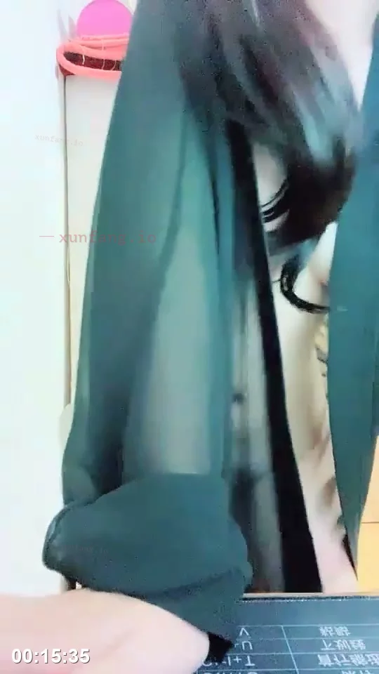 蜜桃臀美女浴室湿身跪舔 剧情截图 3