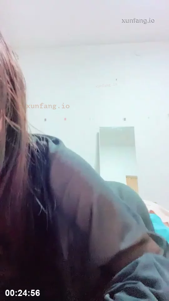 蜜桃臀美女浴室湿身跪舔 剧情截图 4