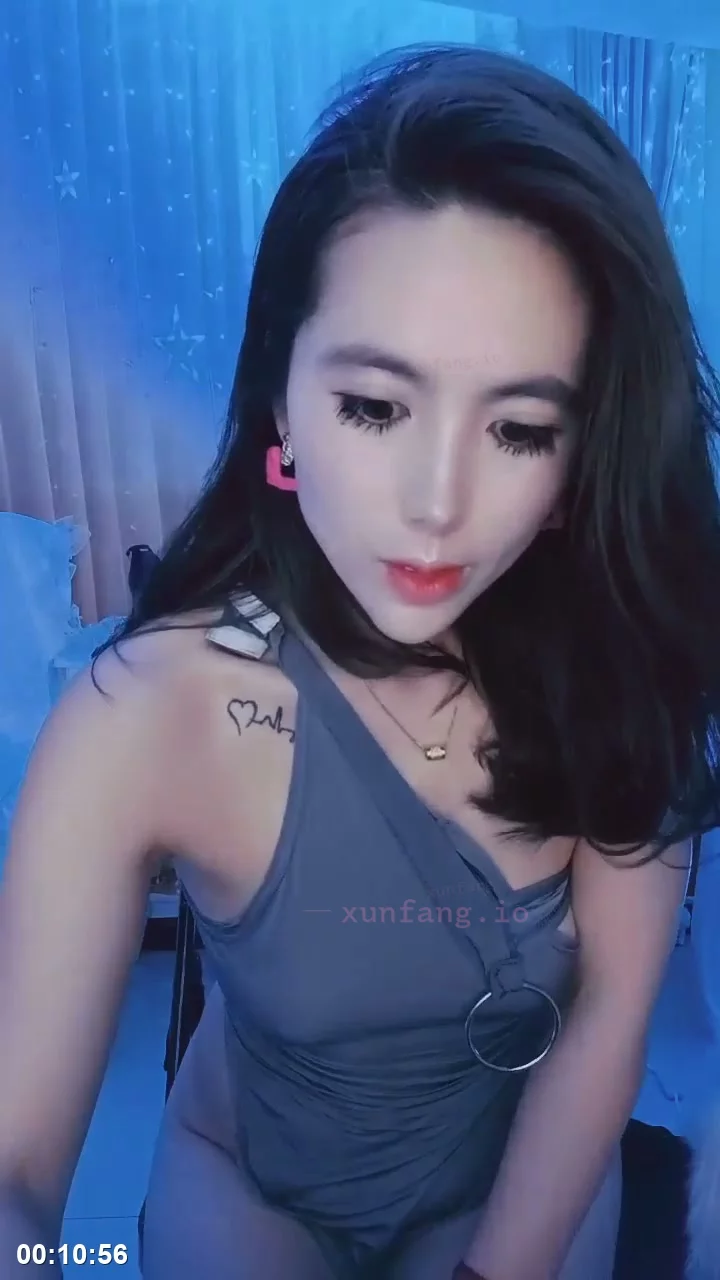 香奈儿OL制服跪舔到后入高潮 剧情截图 2