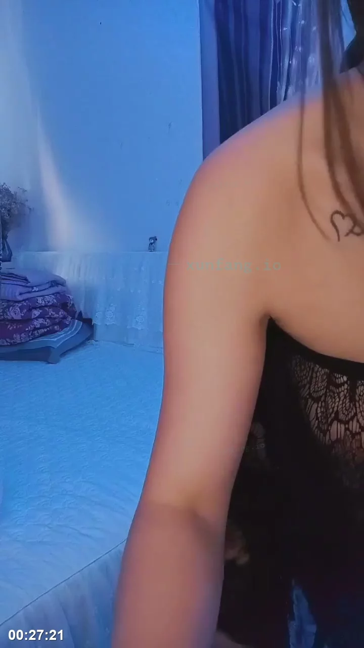香奈儿OL制服跪舔到后入高潮 剧情截图 6