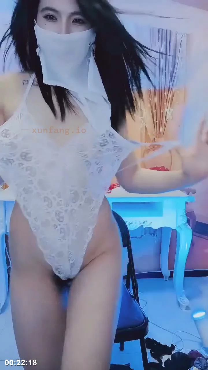 温嘤嘤黑丝美腿高跟踩踏调教 剧情截图 2