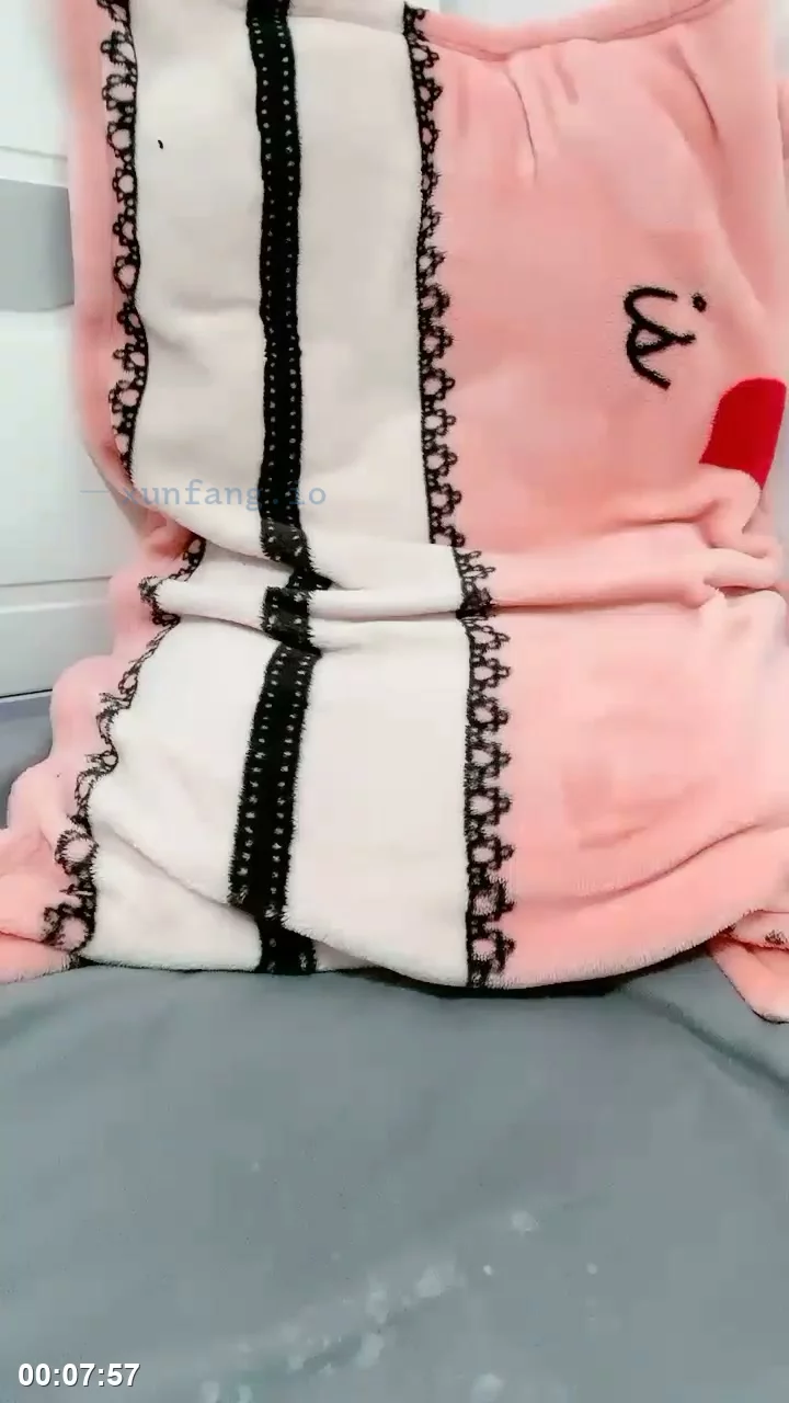 清纯学生妹宿舍自慰呻吟 剧情截图 1