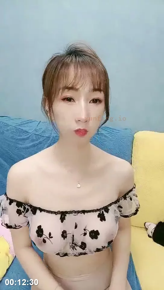 邻家嫩妹被调教成小骚货 剧情截图 2