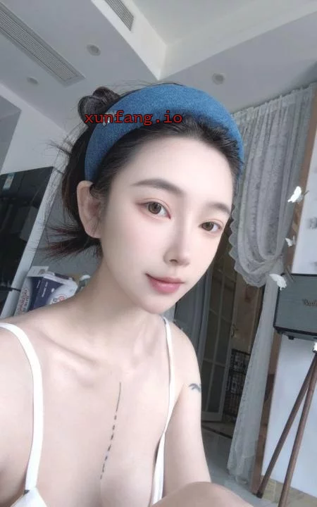 青岛市 黄岛区 黄岛高挑可可女友感舌吻互动 实拍图 1