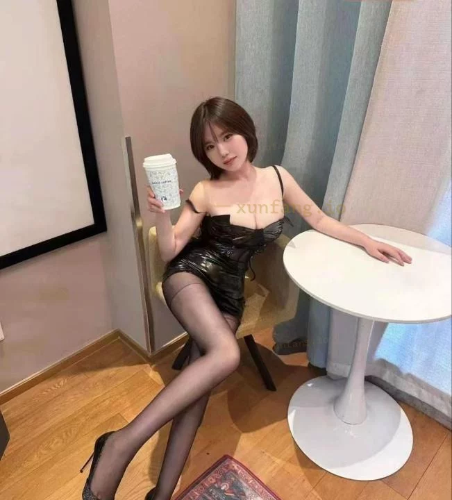 徐汇区 苗条风骚妹子深喉夹吸 实拍图 1