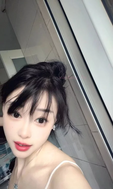 两江新区 观音桥S型水蛇腰美女 实拍图 1