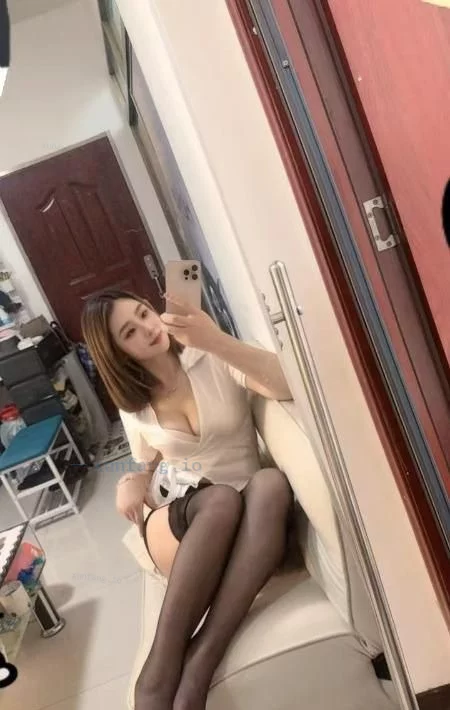 广州市 天河区 梅花园挑制服丝袜大熊妹 实拍图 1