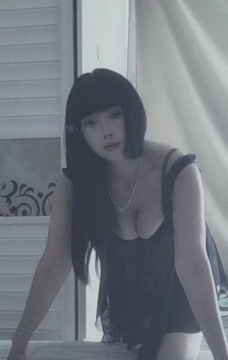 滨海新区 塘沽燕子全身胸推随意姿势 实拍图 1