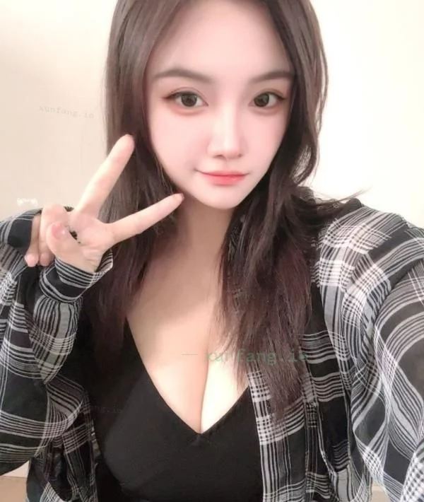 长沙市 岳麓区 岳麓F罩杯小琴欧美丰臀 实拍图 1
