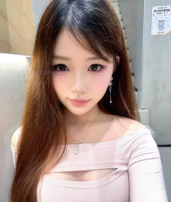 南京市 雨花台区 雨花台电梯房前凸后翘骚妹 实拍图 2