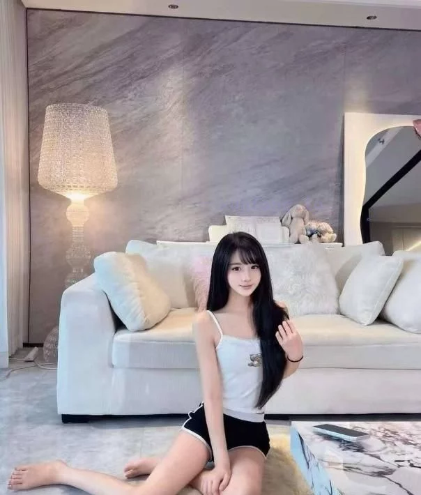 深圳市 罗湖区 东门丰满巨乳泡泡妹 实拍图 1
