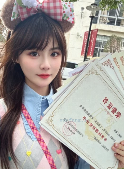 普陀区 普陀小月毕业妹丝袜制服互舔热情 实拍图 1