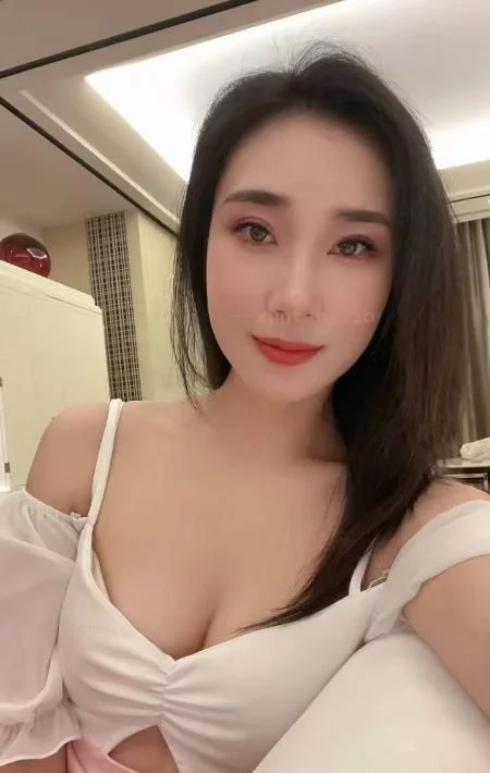 深圳市 宝安区 宝安丰满少妇床上摇摆 实拍图 1