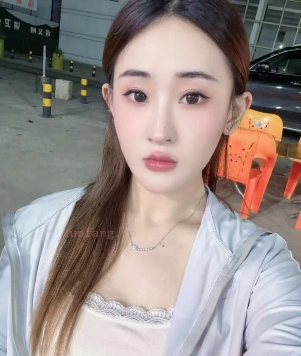 武汉市 杨家湾软妹子拥抱开场 实拍图 1