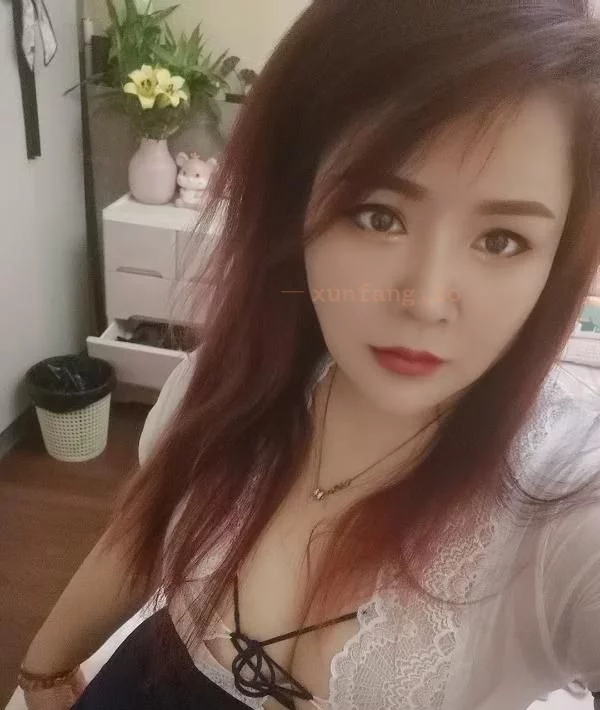 南京市 玄武区 南京玄武门骚姐黑丝肉臀 实拍图 1