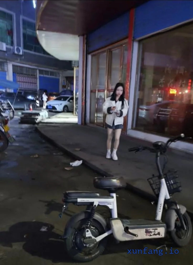 娄底市 新化县 新化火车站对面扫街多名妹子 现场图 2