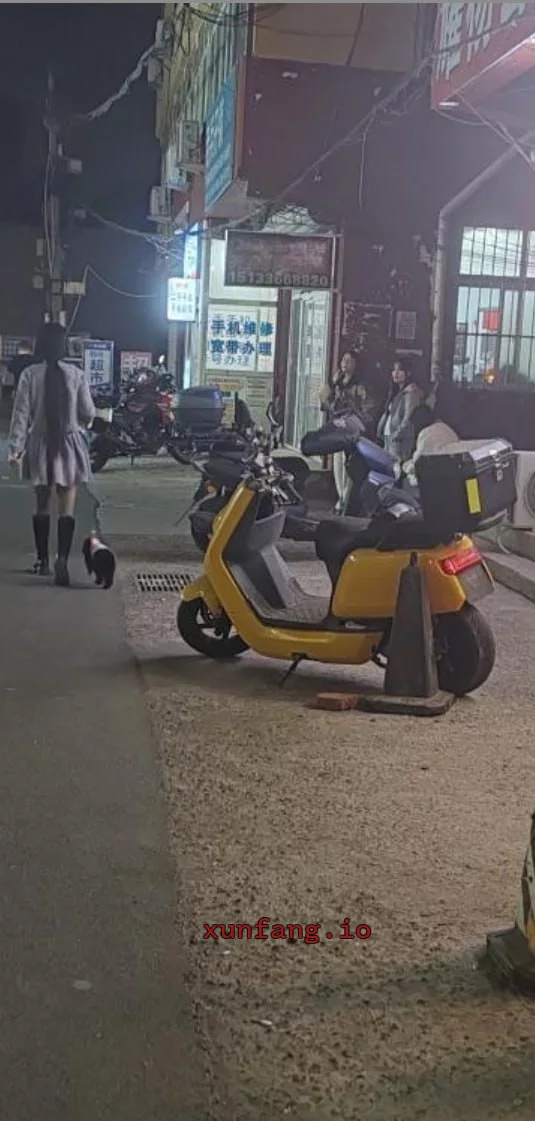 廊坊市 燕郊站街一条街对视点头就进 现场图 2