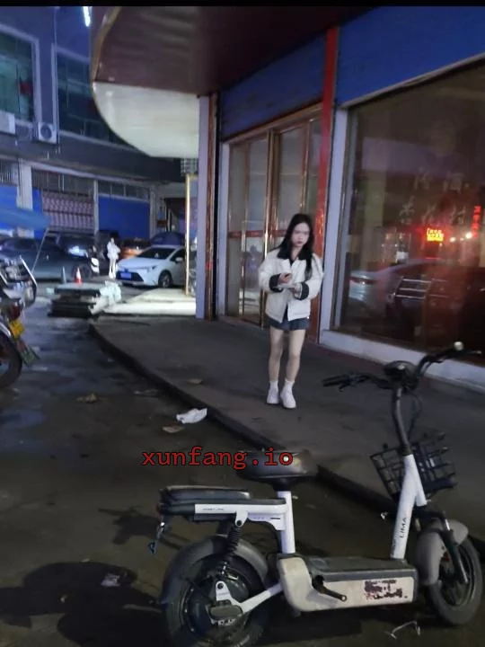 娄底市 新化县 新化火车站对面扫街多名妹子 现场图 2