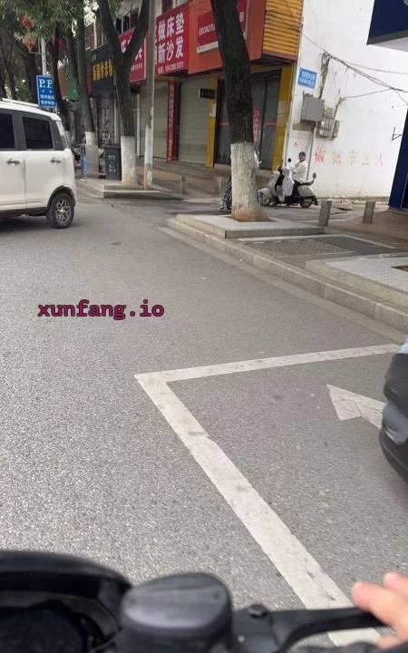 上饶市 鄱阳县 鄱阳暗巷电动车妹主动招呼 现场图 2