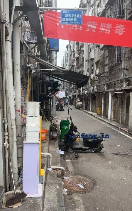 长沙市 岳麓区 岳麓三里垅小区巷子快餐年轻妹子 现场图 1