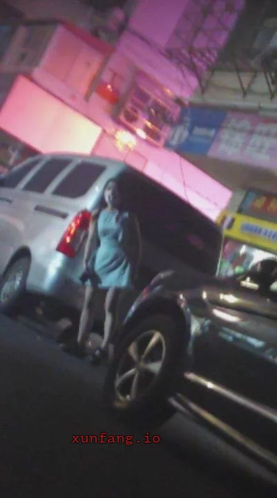 贵阳市 白云区 白云区艳山红镇街区站街年轻女多 现场图 2