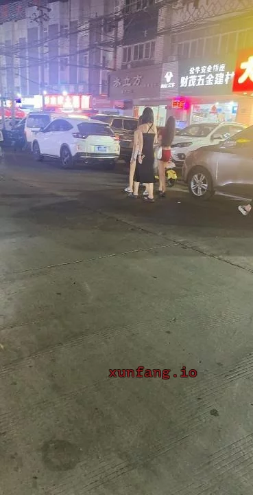 合肥市 周谷堆淝河路附近街边年轻浓妆妹 现场图 3