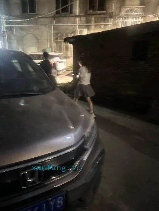 深圳市 观澜松元厦地铁附近扫街年轻妹多 现场图 3