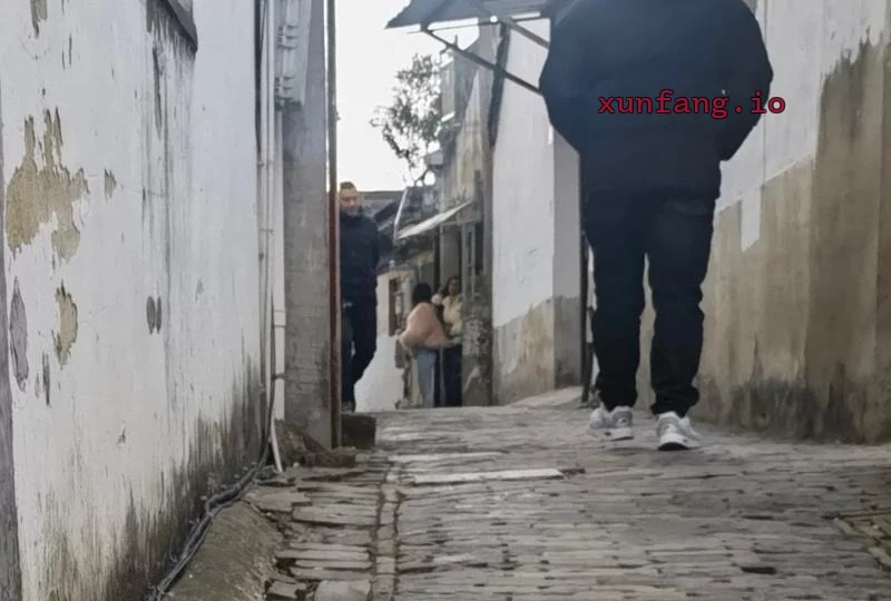 深圳市 龙华区 龙华观澜街道工地巷子快餐妹子多 现场图 1