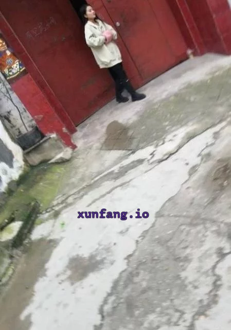 鹤壁市 鹤壁火车站附近贸易区街头站街 现场图 2