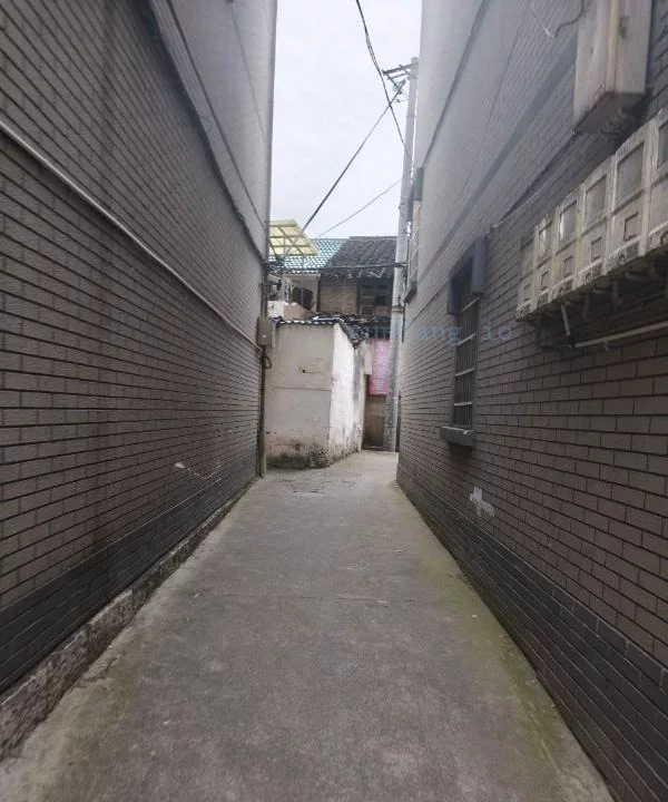 绍兴市 上虞区 绍兴上虞下午5点巷口站街40岁左右 现场图 1