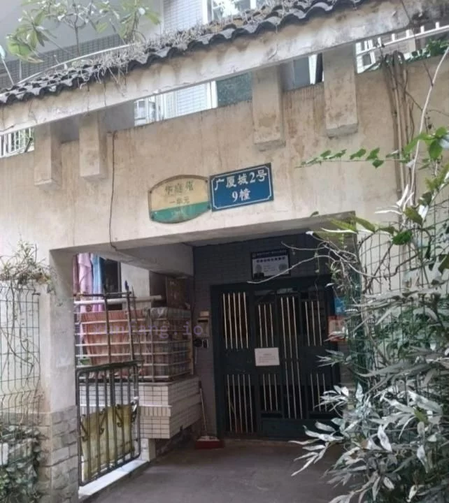 九龙坡区 重庆九龙坡小区站街偶尔年轻 现场图 1