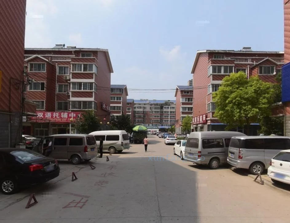 郑州市 逸泉小区南门 现场图 1