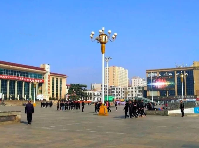 焦作市 解放区 焦作东街年轻人站街 现场图 1