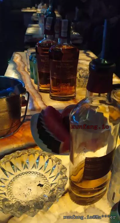 雅加达 V-FOUR Massage Bar & KTV (VFOUR 酒店夜总会/酒吧/KTV) 店铺实拍图 2