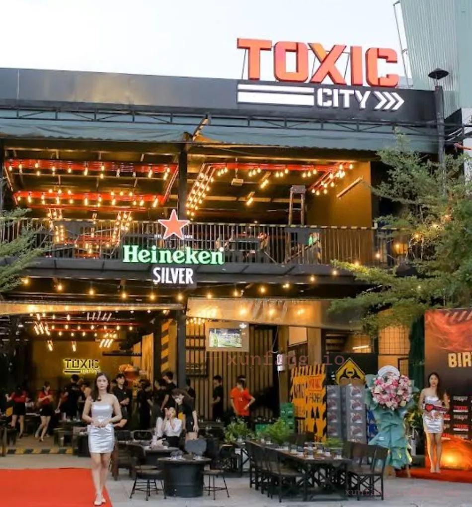 岘港 TOXIC City (Toxic Quán / 岘港本地网红音乐餐吧) 店铺实拍图 1